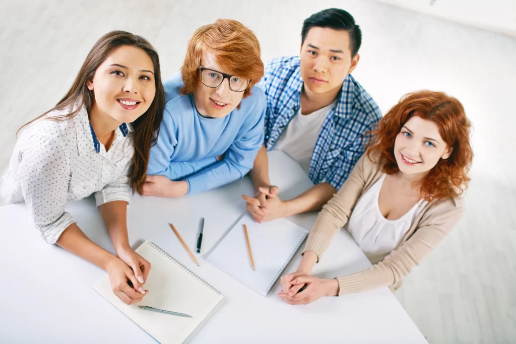 Image of people learning online swahili classes