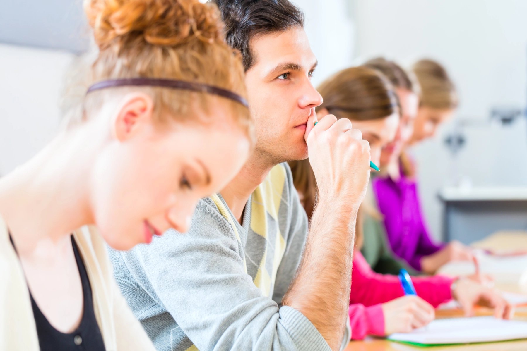 shutterstock_390066946 Image of students signing up to a Learn Swahili Online Class.
